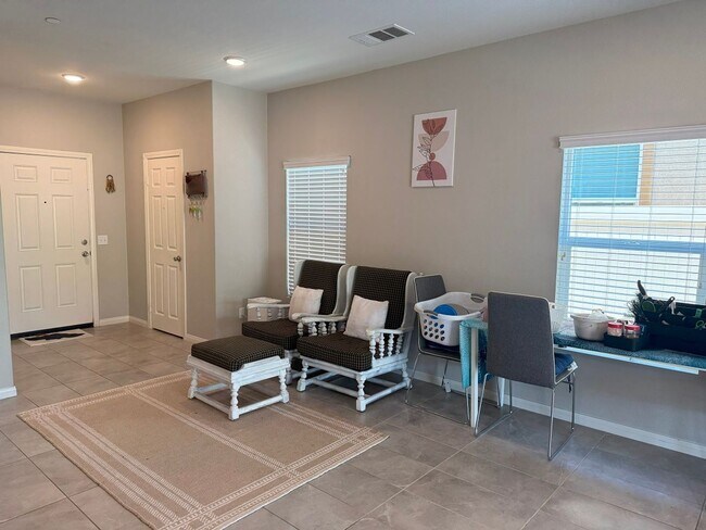 Building Photo - Beautiful Single Story House in New commun...