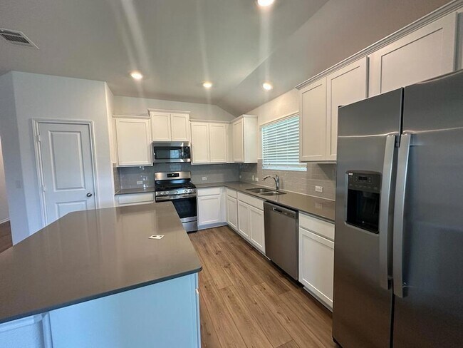 Building Photo - 183 Otter Rd