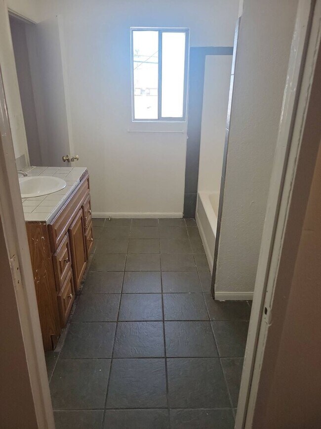 Building Photo - Affordable 2-Bedroom – Section 8 Accepted