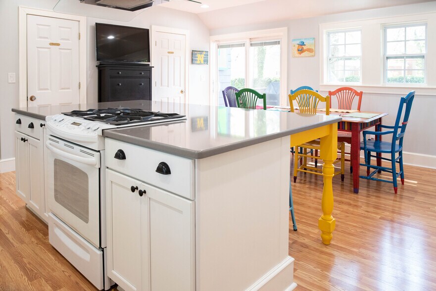 Kitchen - 417 E Government Ave