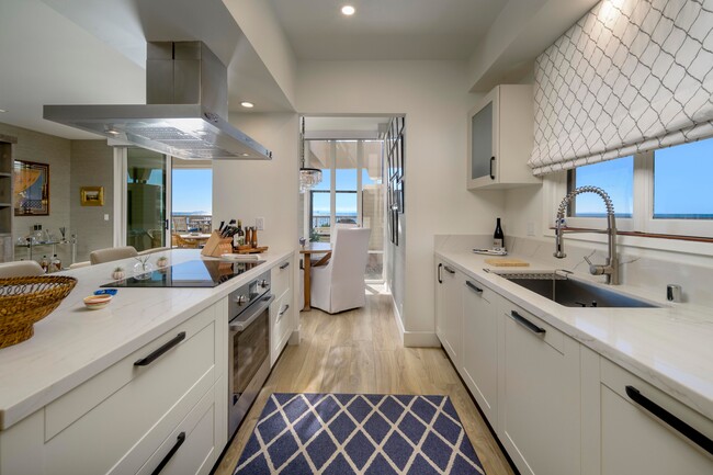 Building Photo - 1355 Plaza Pacifica