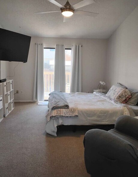 Building Photo - 2350 Parliament Dr