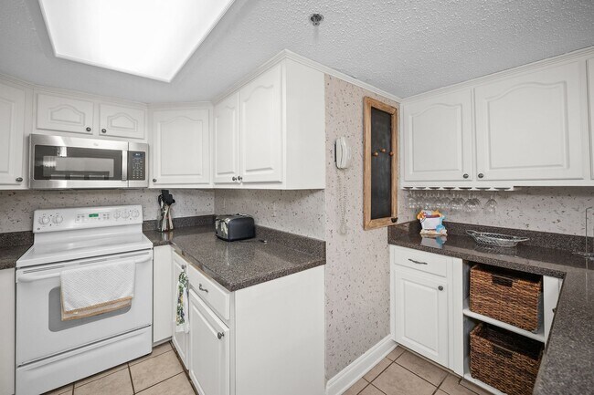 Building Photo - 4610 White Ave