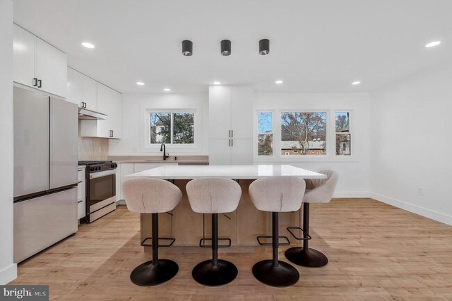 Building Photo - 6810 Weaver Ave