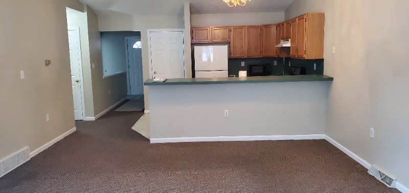 Building Photo - 3613 Newcastle Dr SE