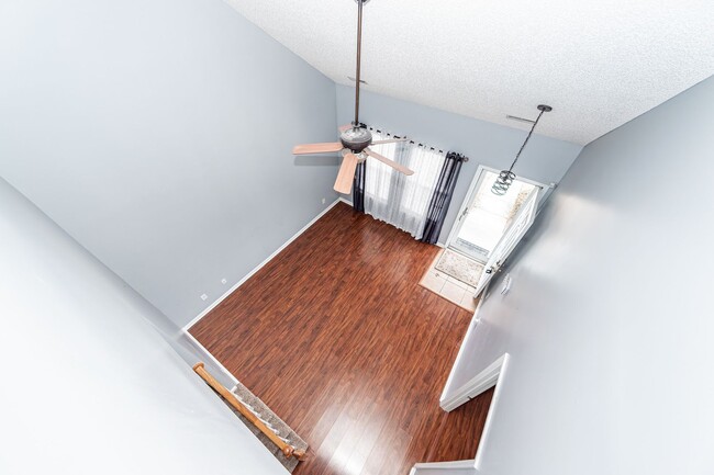 Building Photo - 3 Bedroom, 2.5 Bathroom Townhome in Lakes of Summerville - Summerville