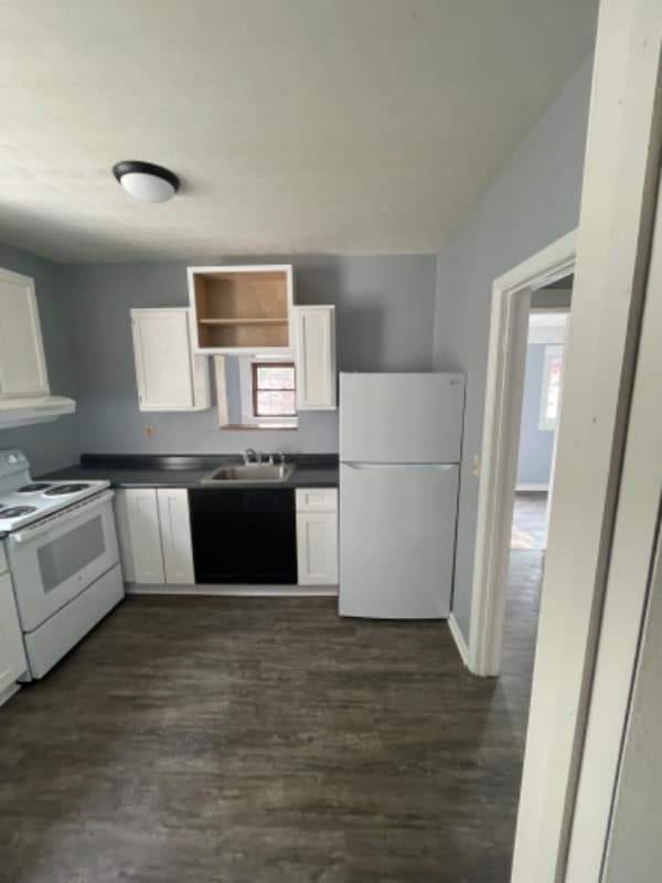 Building Photo - 913 N Main St