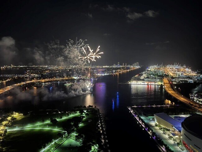 Building Photo - 900 Biscayne Blvd