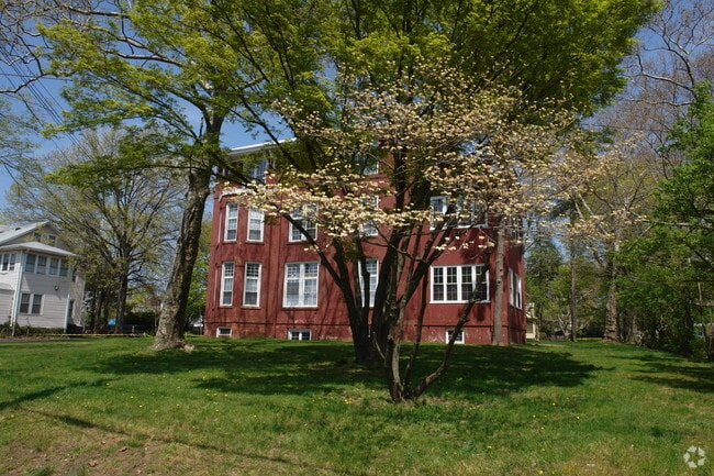 Building Photo - Pine Park Residences