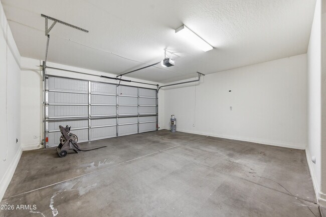 Building Photo - 1829 W Spur Dr