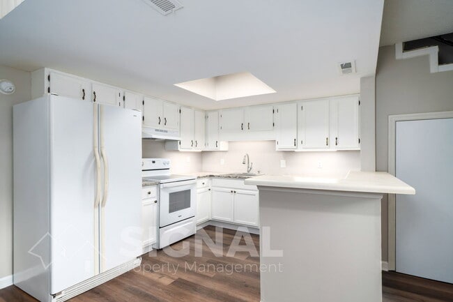 Building Photo - 1223 Magnolia Pl
