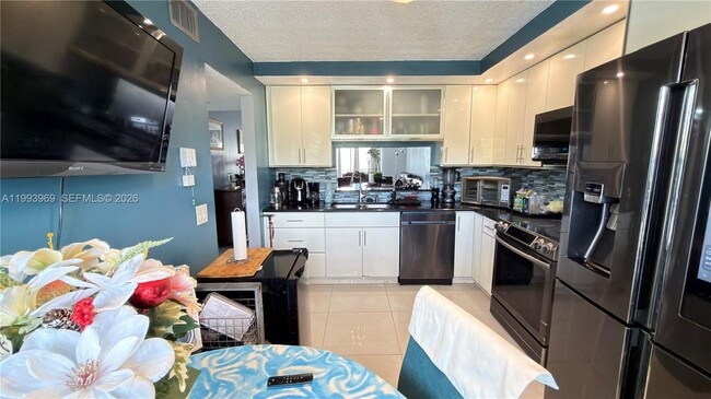 Building Photo - 12500 SW 5th Ct