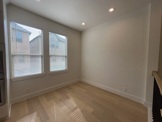 Building Photo - 10607 Enclave Shadows Ct