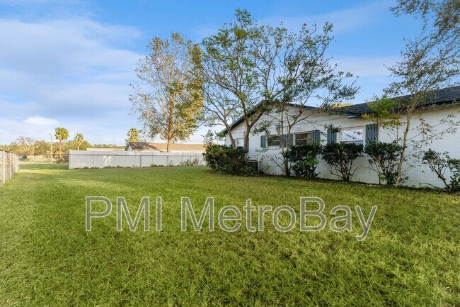 Building Photo - 7250 Applegate Dr
