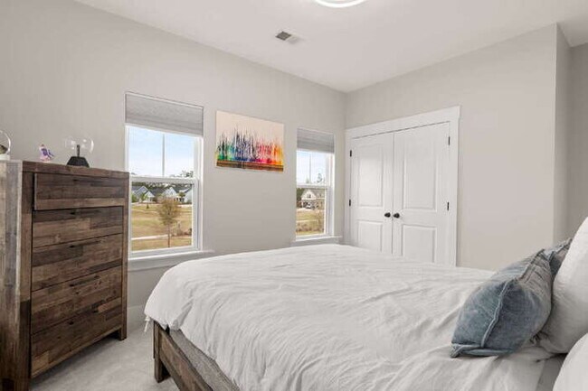 Building Photo - 115 Winding Branch Dr