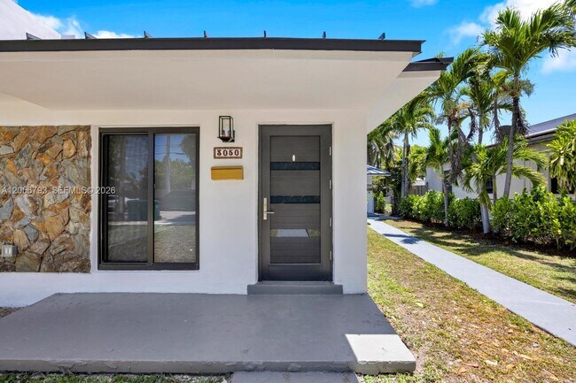 Building Photo - 3050 SW 26th St