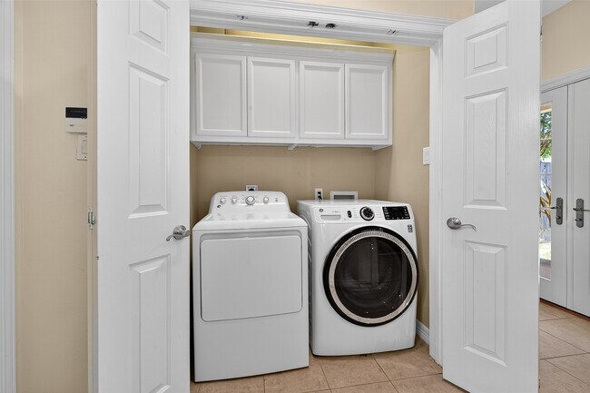 Building Photo - 7926 Stoneyway Dr