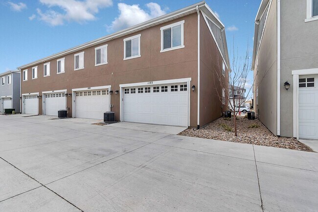 Building Photo - 3 Bed 2.5 Bath Townhome in Bluffdale