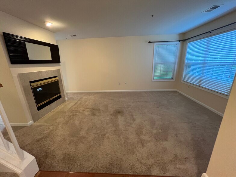 Building Photo - 13829 Bronco Pl
