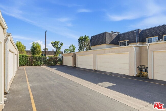 Building Photo - 19111 Hamlin St