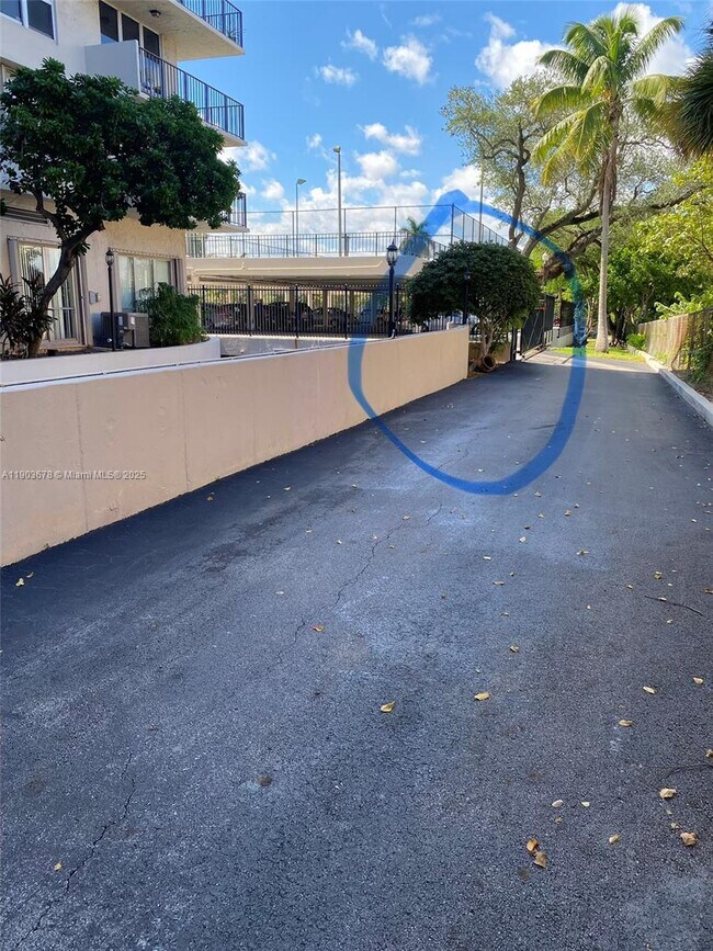 Building Photo - 1625 SE 10th Ave