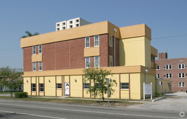 Building Photo - 4th Street Flats