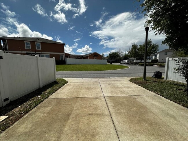 Building Photo - 15512 Sunquat Dr