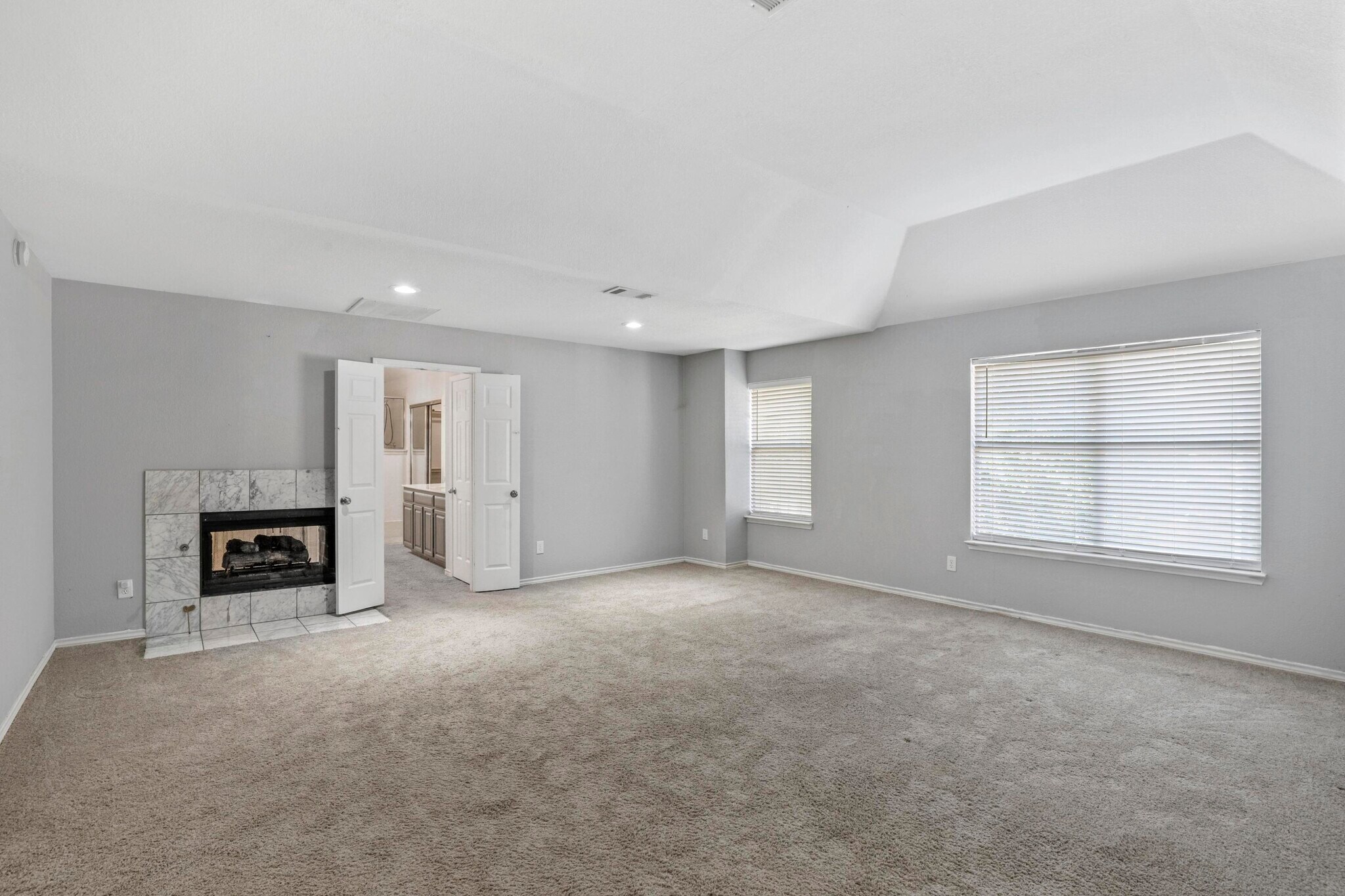 Building Photo - 740 Fairlawn St