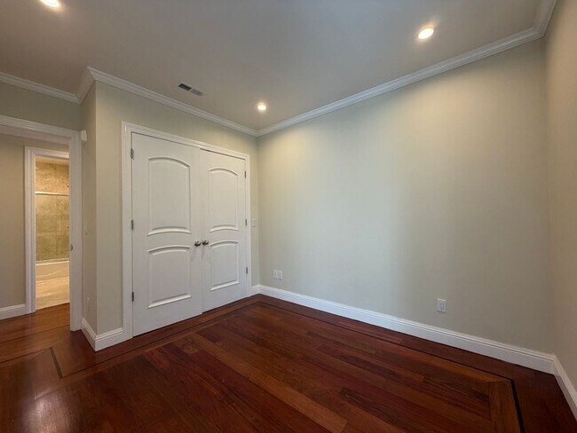 Building Photo - 261B Dolores St
