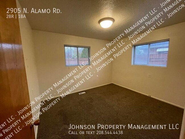 Building Photo - 2905 N Alamo Rd