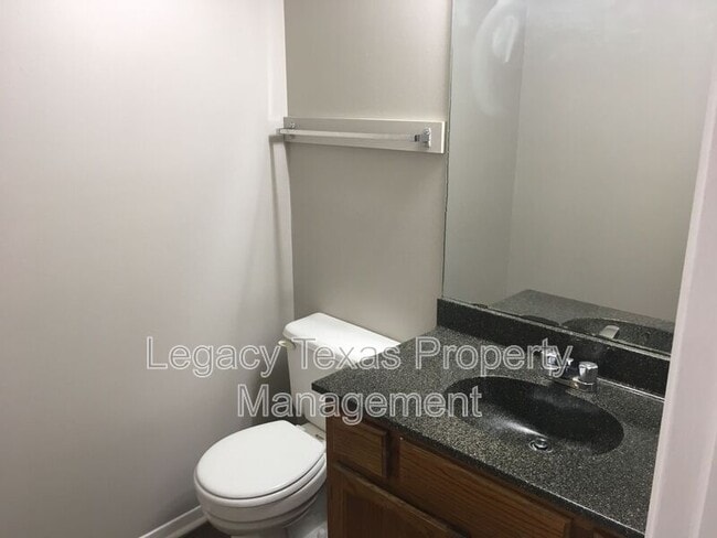 Building Photo - 1409 Courtney Pl