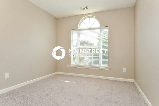 Building Photo - 4 Bedroom Pet-Friendly Home in Decatur, GA with Main Street Renewal