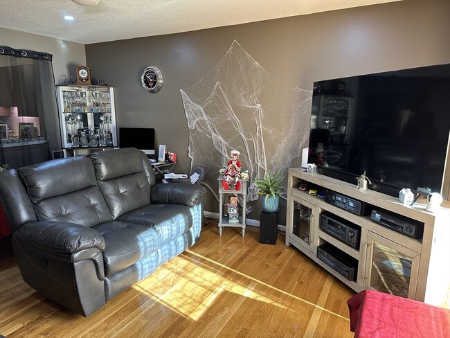 Building Photo - 114 Nahant St