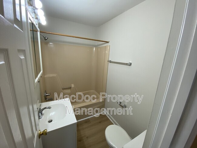 Building Photo - 128 Hickok Cir