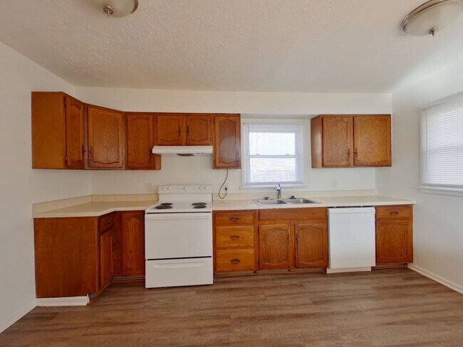 Building Photo - 2215 S Millwood Ave