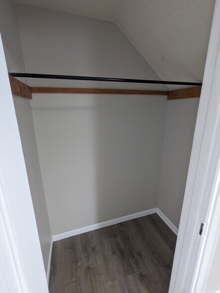 Building Photo - 515 E Pierce St., Apt.A