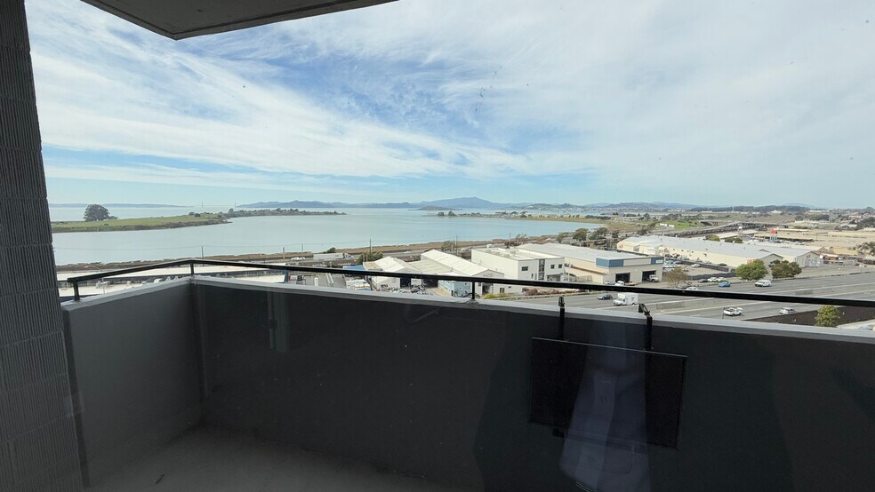 Building Photo - 555 Pierce St