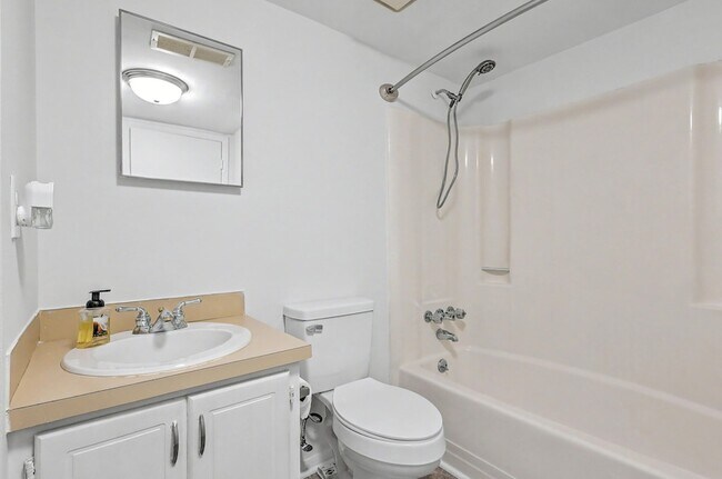 Building Photo - 104 Tweed Ct