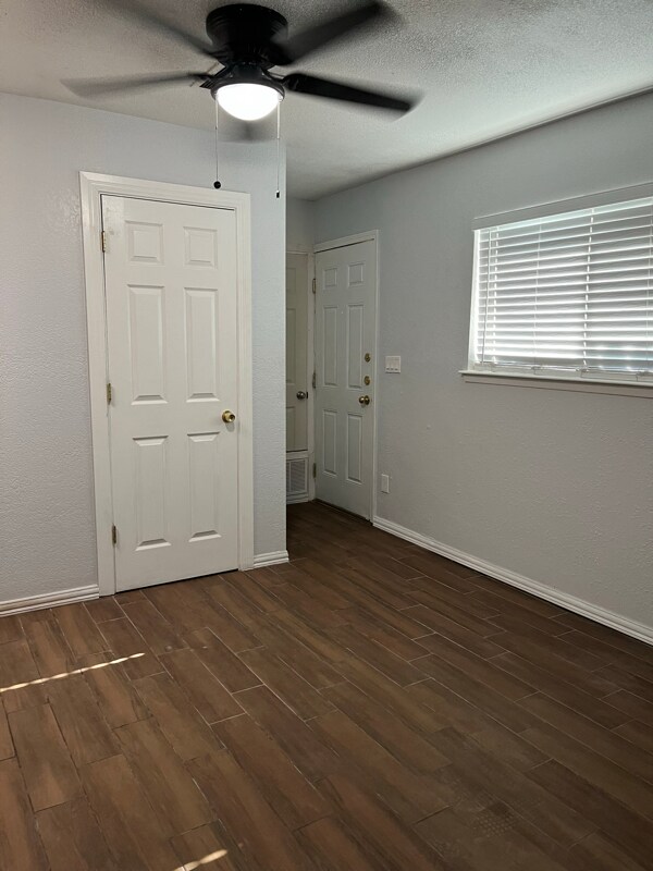 Building Photo - 9669 Stonehaven Dr