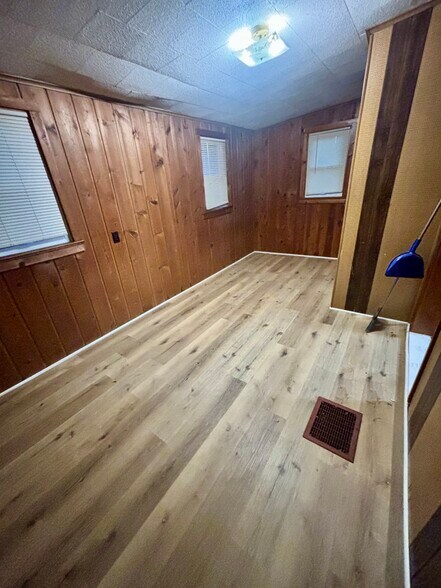 bedroom 1 - 506 S Main St