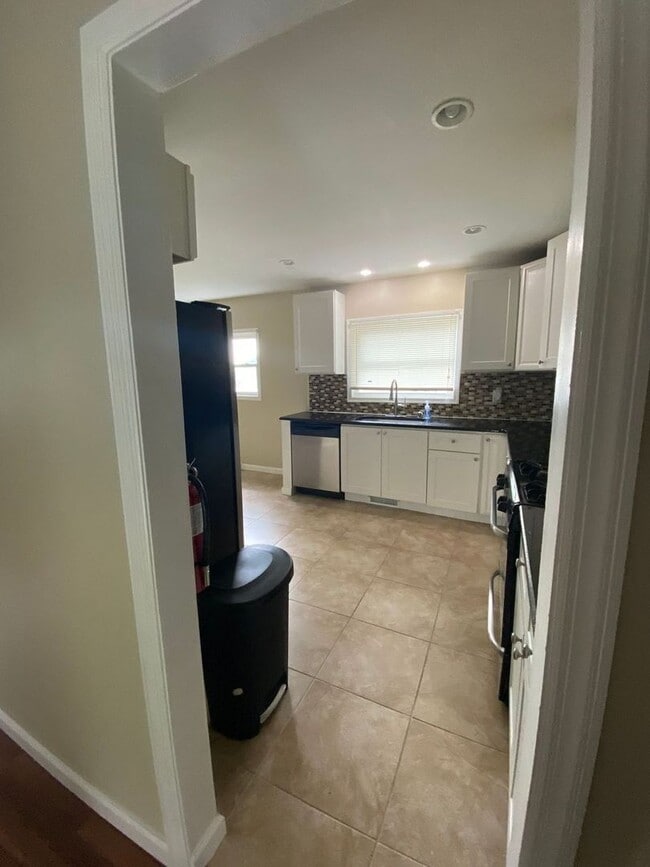 Building Photo - 241 Lafayette Ave