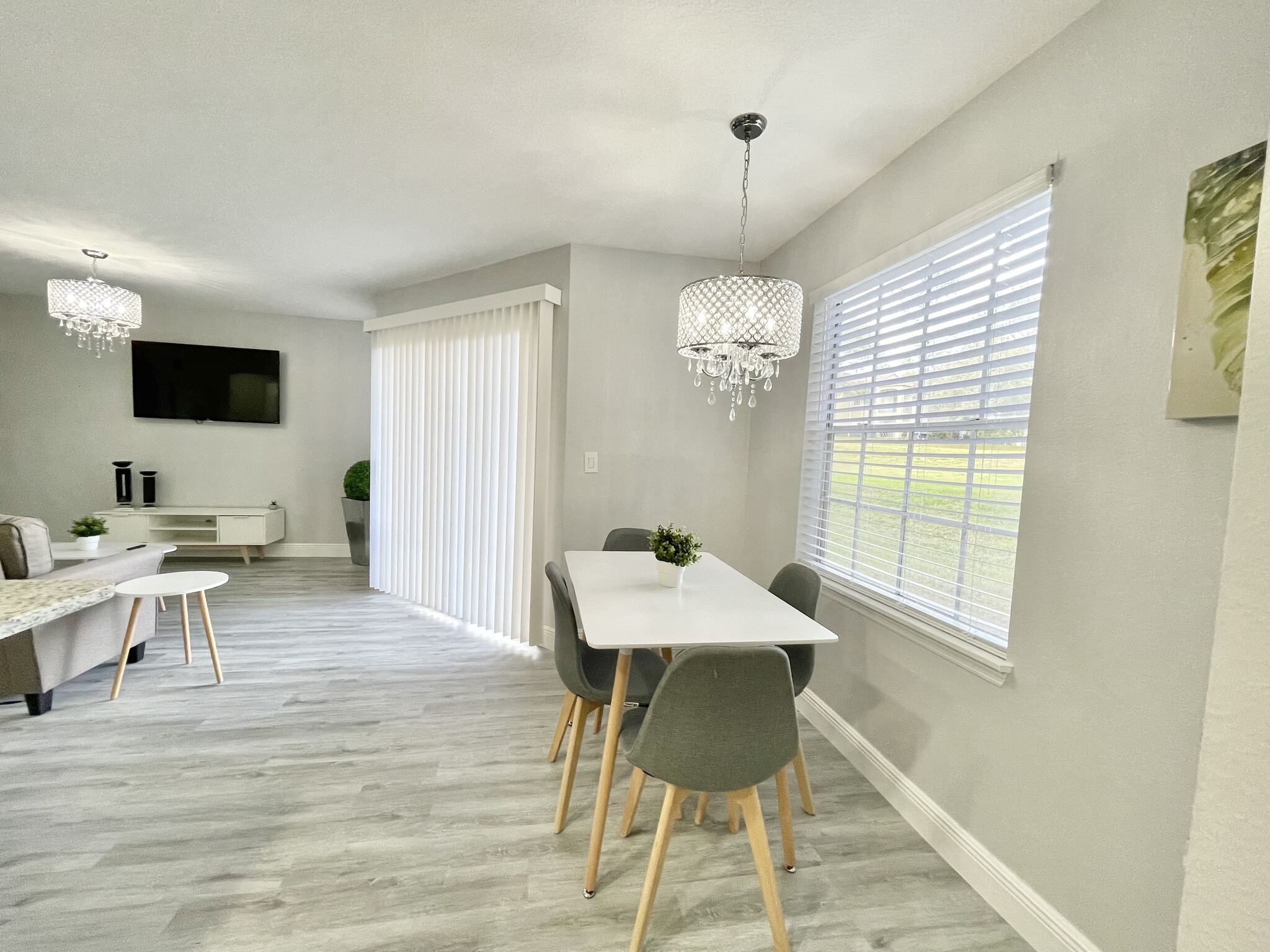 Modern Dining Room - 7250 Westpointe Blvd