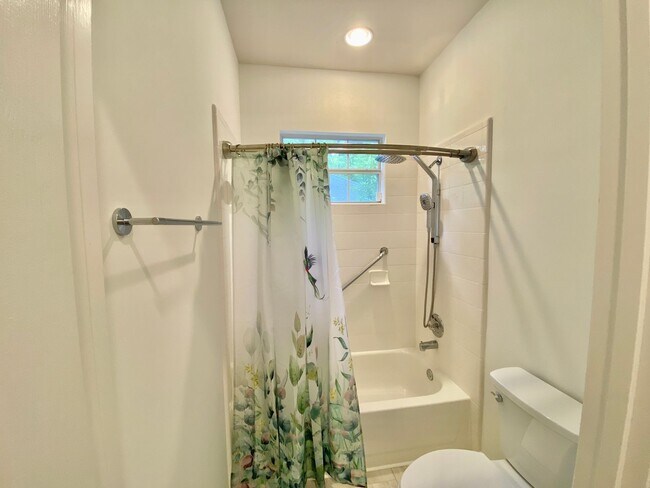 Building Photo - Renovated Haile Plantation Home – Move-In ...