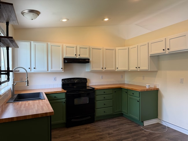 Building Photo - 8103 Waterfowl Ave