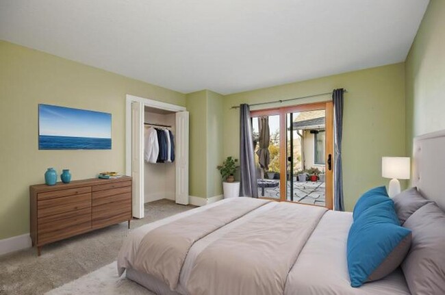 Building Photo - STUNNING 3000 sq ft HOME OFF HILLCREST RD