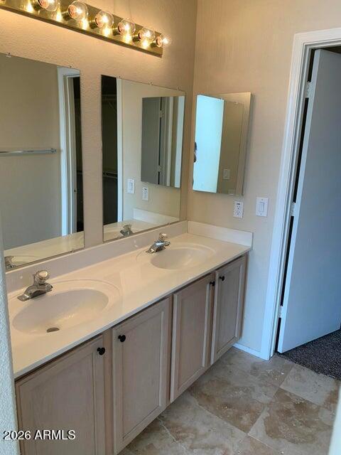 Building Photo - 15071 W Heritage Oak Way