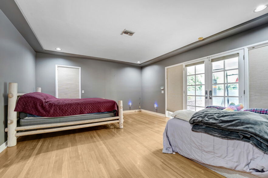 Primary Bed - 10915 White Oak Ave