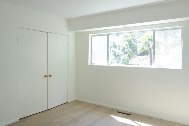 Building Photo - 702 Cavanagh Rd