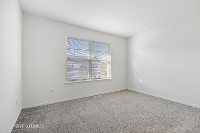 Building Photo - 431 Chopin Ct