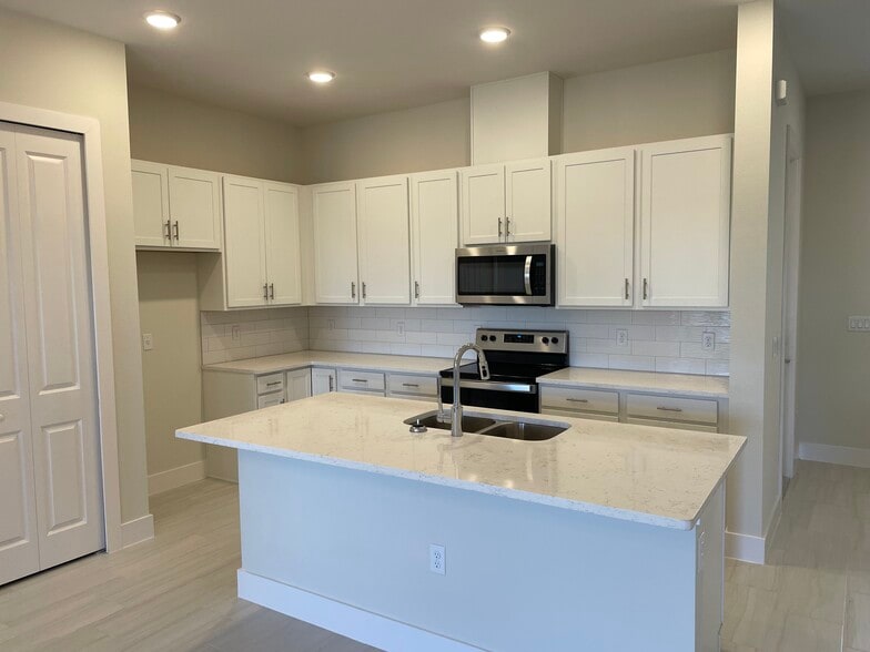 Building Photo - 1466 Brookdale Ct